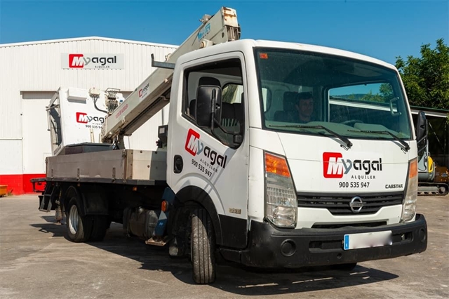 Trabajamos con las mejores marcas de miniexcavadoras, plataformas elevadoras y compresores